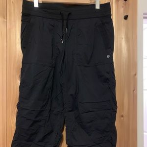 Lululemon dance studio crop size 10